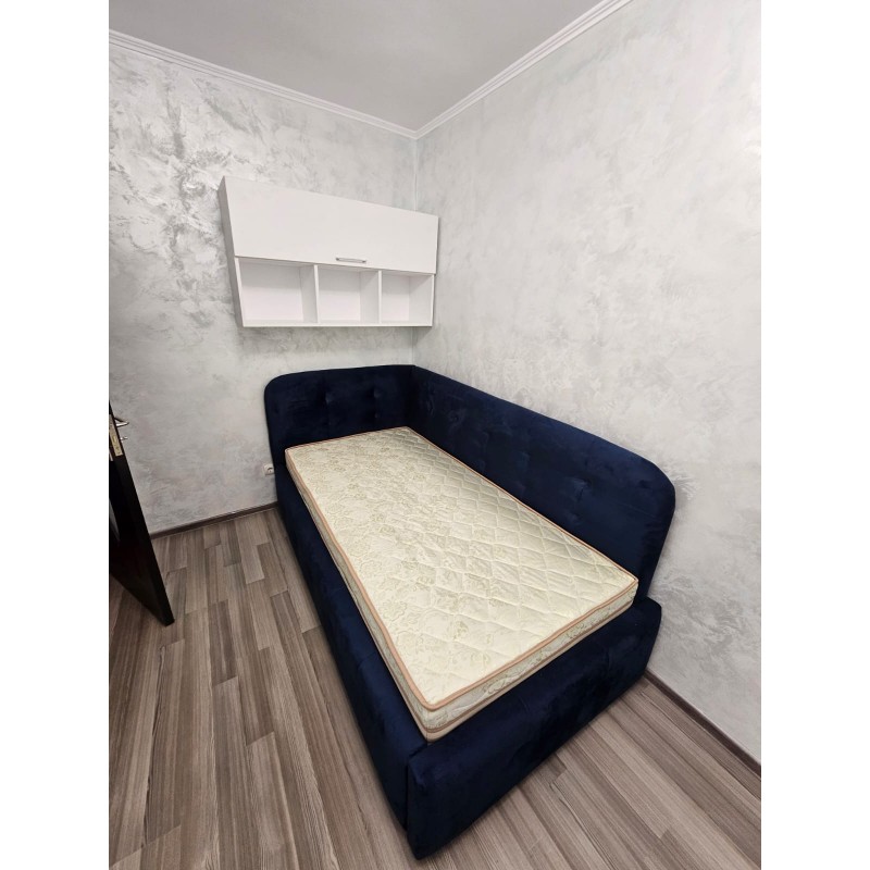 Pat de colt tapitat cu stras Pat de colt tapitat cu stras