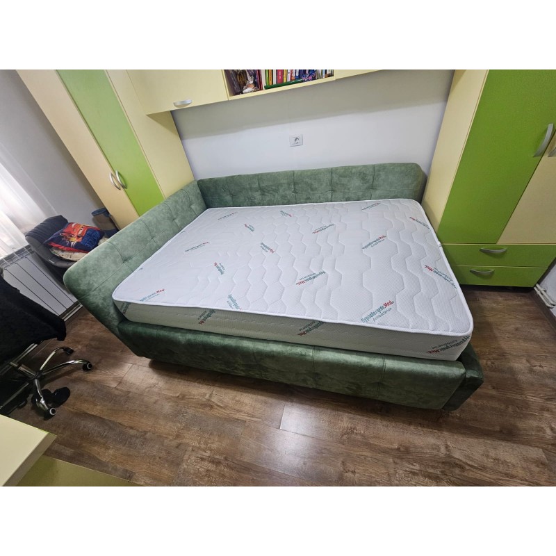 Pat matrimonial de colt Pat matrimonial de colt